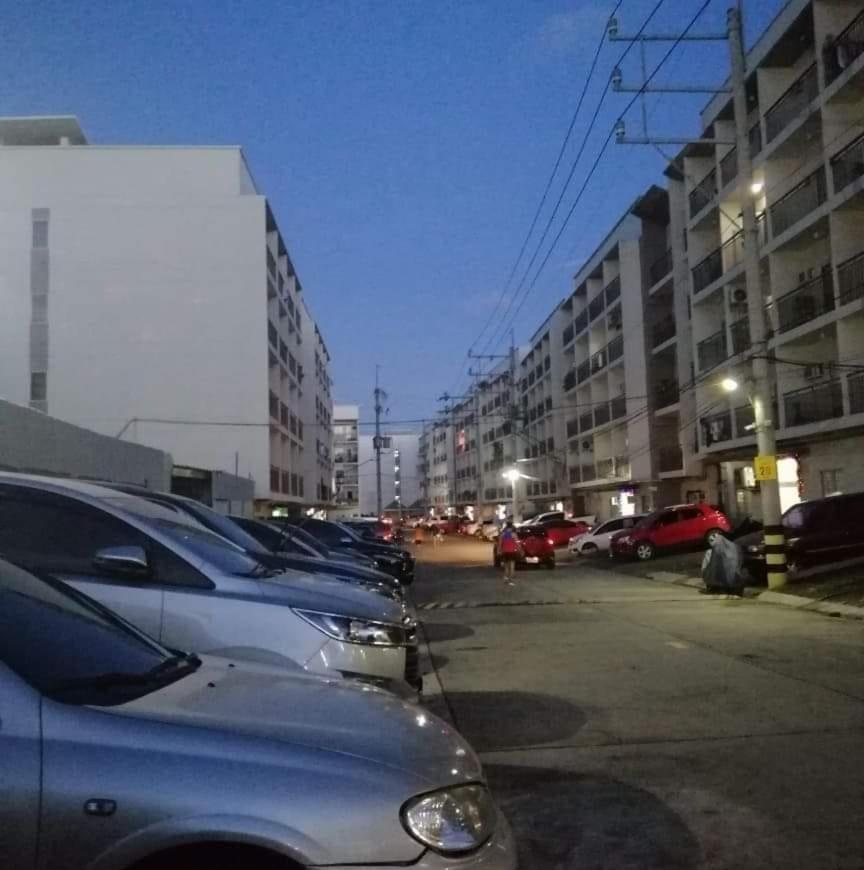 Ekonumi Rooms At Moonwalk Paranaque Paranaque City Exterior foto